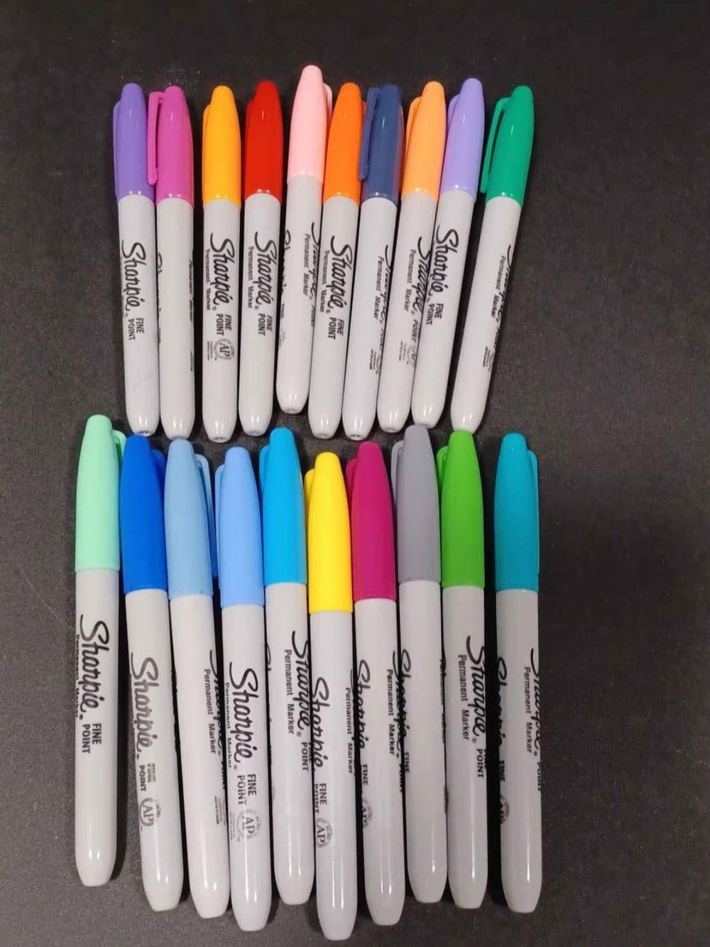New 20 Piece Sharpie Fine Point Marker Set - Assorted Bright  Colors